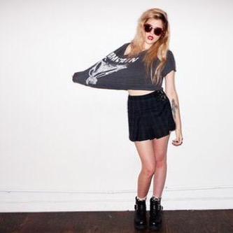 Let's make out while Arctic Monkeys play in the backgroud. ✦ be descriptive ✦