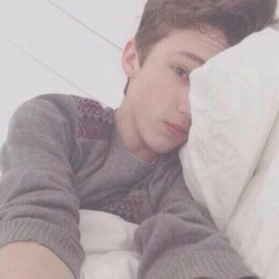 DONT FOLLOW ME !
free follow from @aussietroyler !!! go follow him AND PLEASE retweet these links xx https://t.co/aMqWGPtqGn