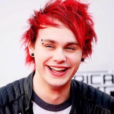 I just really want 5sos to follow you @punkrocliffordx