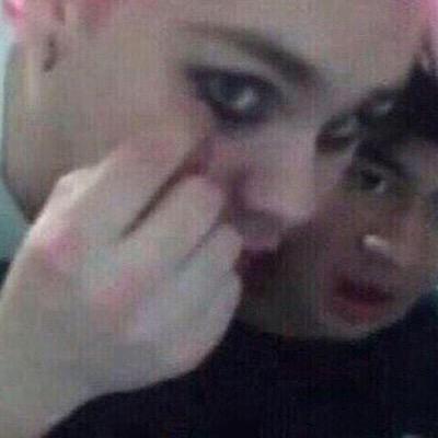 free follow, pls follow @FINEARTMGC ily