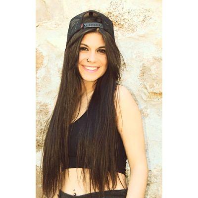~ La mejor forma de librarse de la tentación es caer en ella ~ .