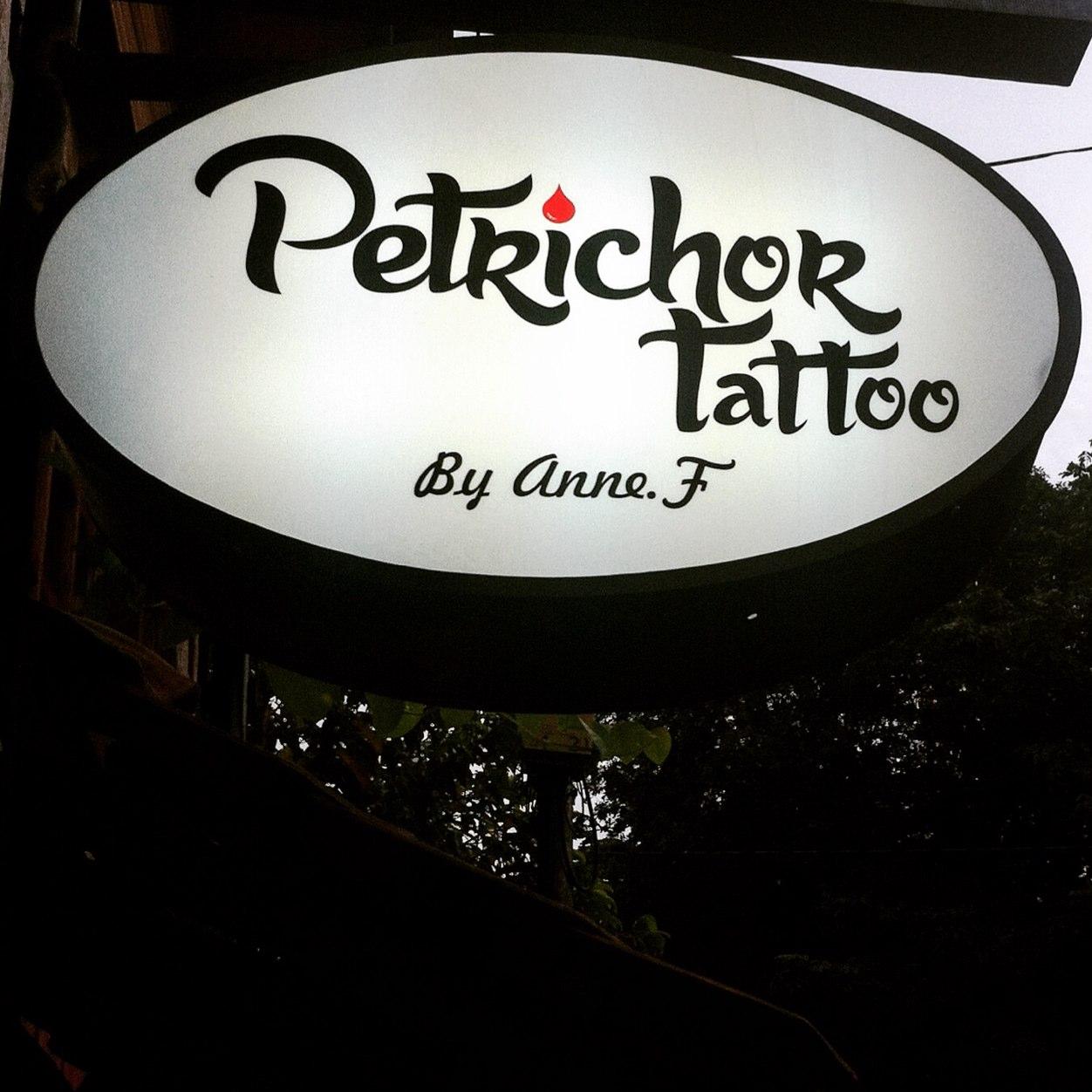 Tattooist : @AnnekeFitrianti Jl. Tirtodipuran No.15 Yogyakarta, Indonesia Mon-Sat : 12 pm - 9 pm ☎ +62 8564 777 6200