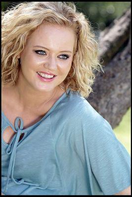 indiespens's profile picture. Kyknet Kokkedoor Finalis 2013 ♥ Ek is n vrou 'n mamma en 'n vriendin duisend en dan kan ek nog bo dit omtrent lekker bak en brou ♡