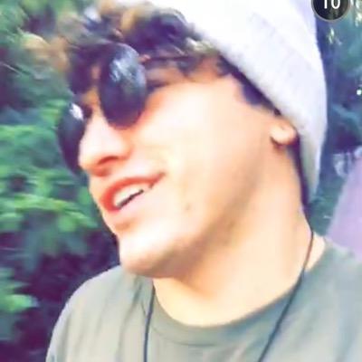 my life revolves around being wierd ig: pizzacrustdude kik: pizzameltedcheese