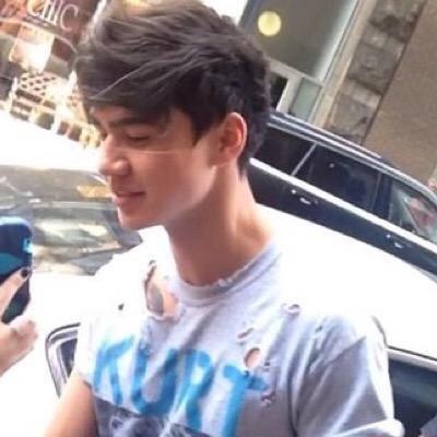 IM A FREE FOLLOW FROM @PIZZAXFMICHAEL FOLLOW HER FOR 5 MORE FREE FOLLOWS + DMS
(ask for fb)