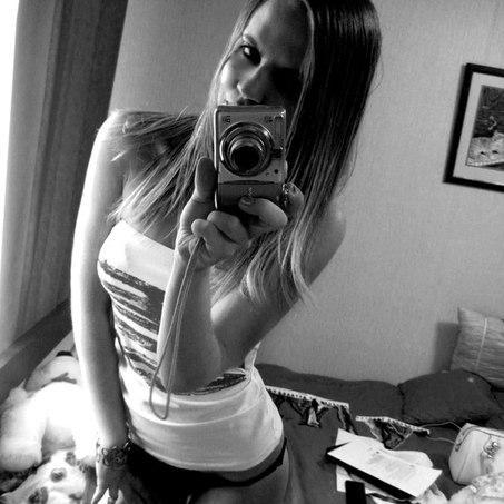 YanaManunia's profile picture. 