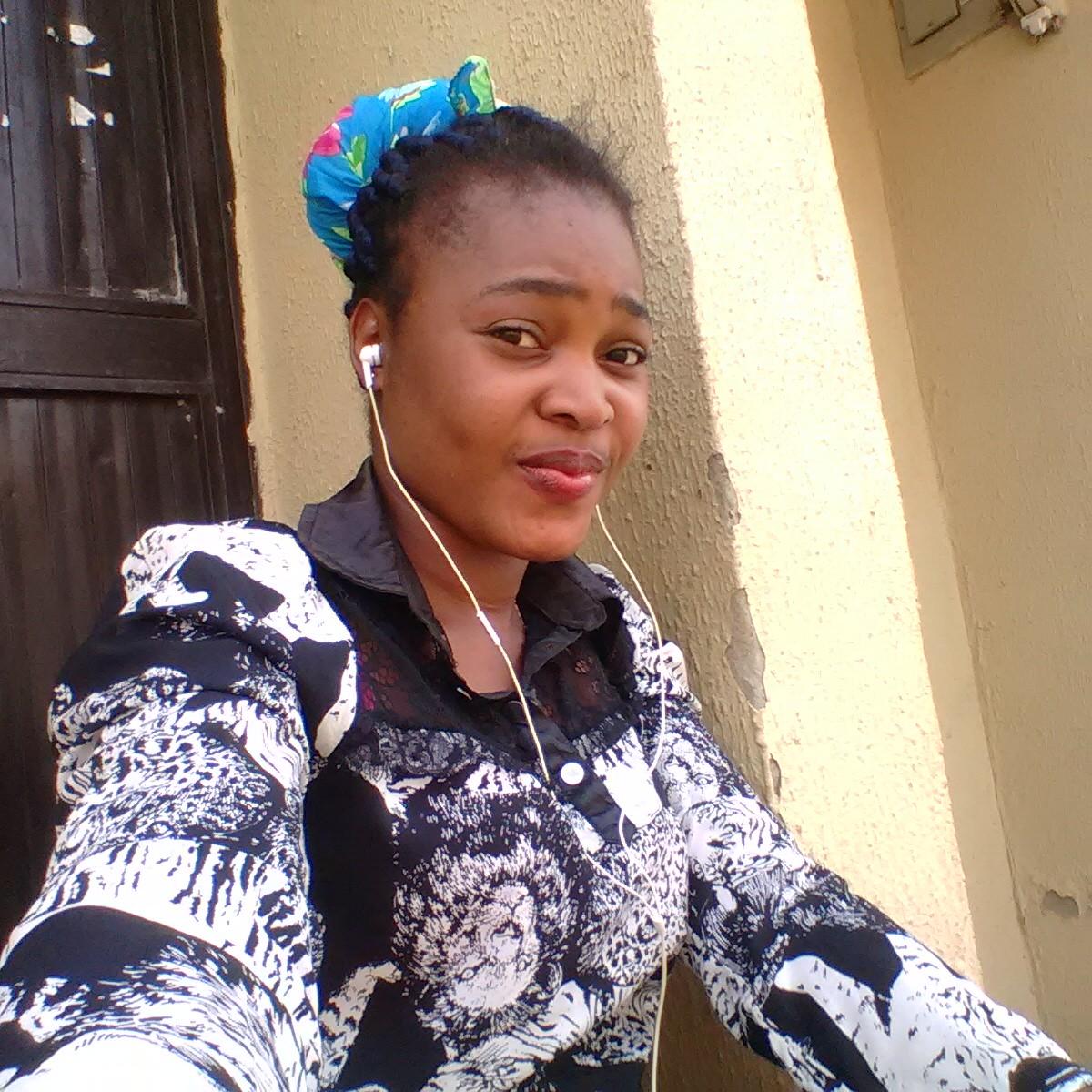 Mz_Wunmzy's profile picture. I hold my respect 2 dose who value me,I belv in dos who stand 4 me,I smile wif dos who sees my heart,I live 4 dos who find life in ♍ε̲̣,jst being real