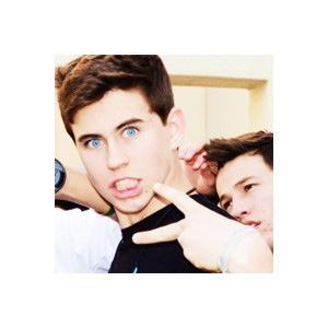 •pretend that my follow button is cams butt, dont tell me you dont want to touch it•