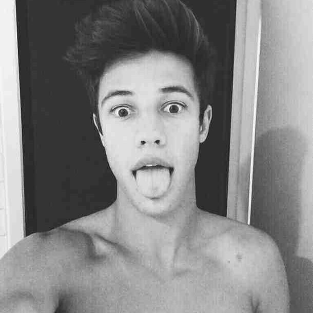 PlsxxPls's profile picture. LETS HELP @_CameronMyHero TO REACH 1k FOLLOWERS GO FOLLOW HER!