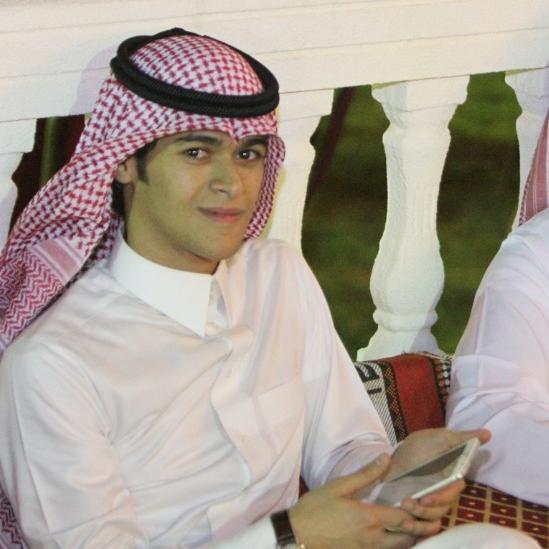 أعيش لأسعِـد من أُحـب .. أغرّد بما يقوله قلبي وعقلي ويعجز عنه لسانـي .. آهويٓ الشعر .. عشقي للإبتـسامة..  الألوان تلعب دور في سعادتي .أعشق الورود والاشجار