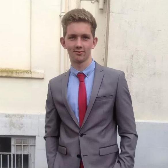 Apprentice Civil Engineer for @AtkinsGlobal  . For more info on what we do and how we do it, follow @atkapprentices  or email me dan.bennett@atkinsglobal.com
