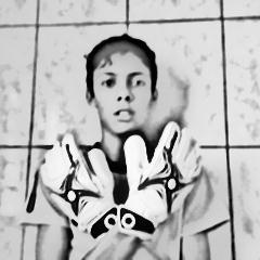 Estoy feliz de ser como soy y no me preocupo por el otro,y siempre con la fe en mis sueños. youtube:WesleyHenrique