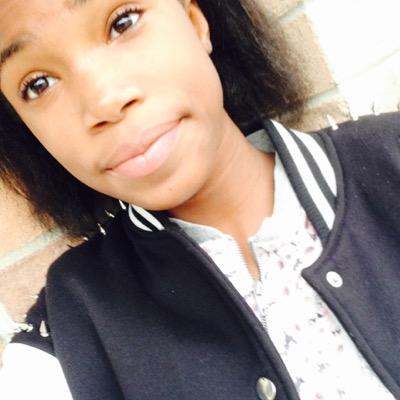 I make vines and i broadcast on younow add me