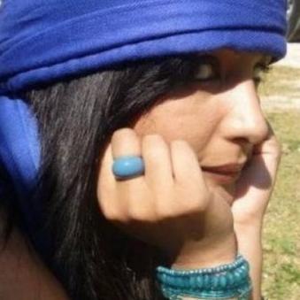 Female coder, blogger, foodie and a great dreamer of day dreams! Single, muslim and looking. Tweet me.