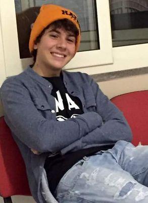 È un dolore, ma non è proprio un dolore. È una specie di malinconia. Ti viene da piangere, ma non piangi.   -Braccialetti Rossi. ♥♥