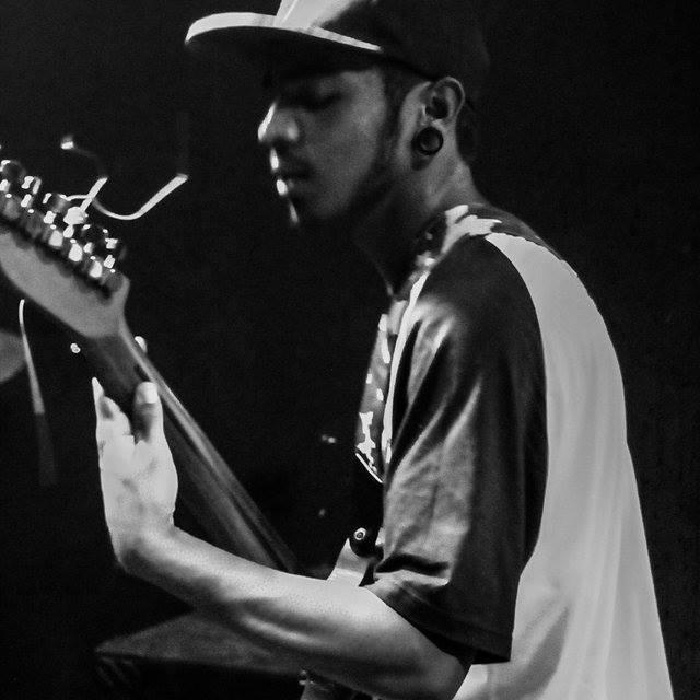 guitarrista da @CarcerisOficial