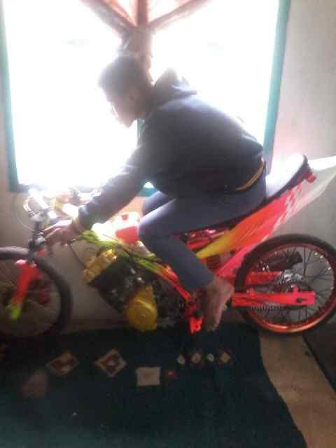 Lagi nyari temen nih invit ya pin:23b8ce9c ya mau jdi tmn aku ajj kalau ga mau d invit jga gpp ko sukabumi jawabarat