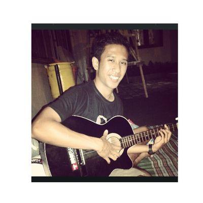 agussuparna22's profile picture. 