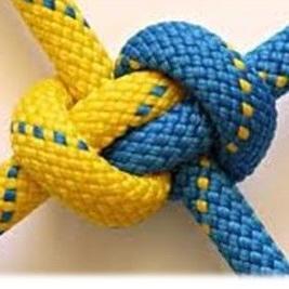 Вставай,вставай,Україно в нерівний бій вставай
З рашистською навалою розправиться наш край!
І ярість всенародная вогнем відповіда
Іде війна народная священая в
