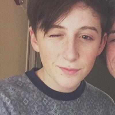 free follow from @outermoran bc i can be nice when i try
