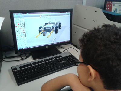 El Semillero REUS Enseña a los jóvenes con la Robótica como herramienta educativa, el trabajo en equipo y la mitología STEAM a dar solución a problemas.