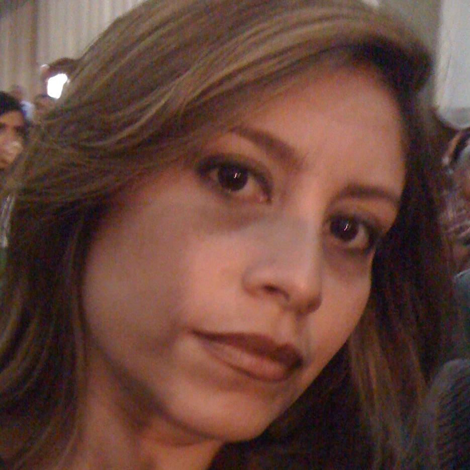 Al Río Momboy 
me llevan a mirarte tan desnudo,
que sabiéndome ardida en altos prados
siempre en  mi corazón estás presente.
Ana Enriqueta Terán