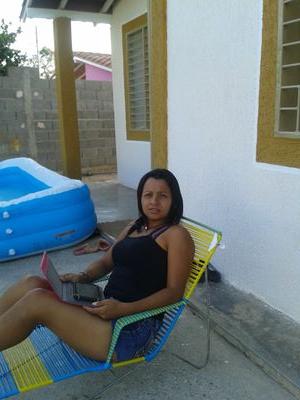 arely castillo . vive en acarigua . felizmente casada.
