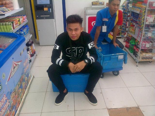 rizalxtmone's profile picture. Shining bright