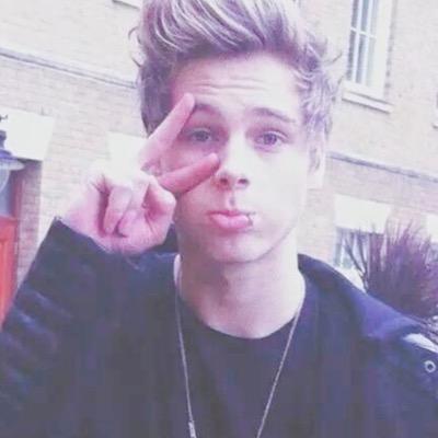 Hey please go and follow @notsopunkirwin PLEASEEE!!! ❤️❤️