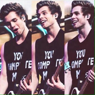 @hemmox_lrh just gave you a free follow!! go follow her and rt/fave her pinned tweet! :) i love you all and hope your having a nice day!!