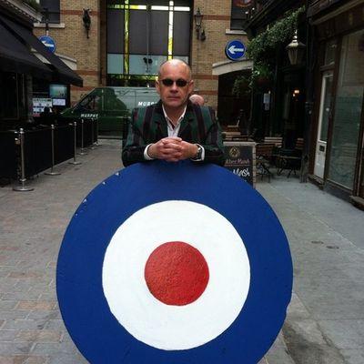 [Parodia] NO le engañéis a mi padre! Me Tronchó! Me tronchó! Me tronche! Mis amigos @As_TommyRoncero @JosepPedreLOL Me gusta gritar hablando VIVA @Elchirincirco