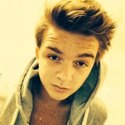 anthony_Baang's profile picture. Let's be honest here, i do not have a 6-pack, but I'll make you pancakes, how about that?