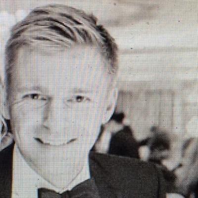 Serendipitous epicurean who's passionate about hospitality & marketing.