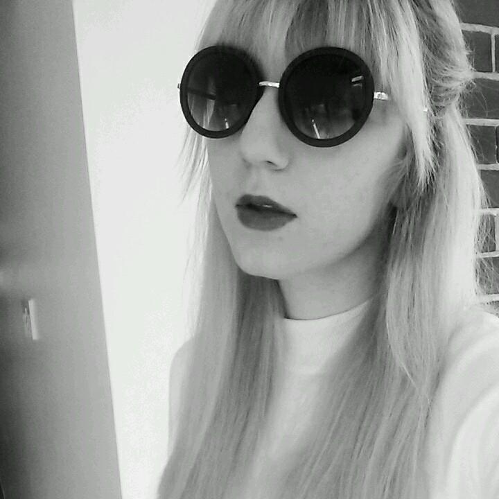 fairy_taeil's profile picture. coffee addict/world cinema obsessive/language enthusiast