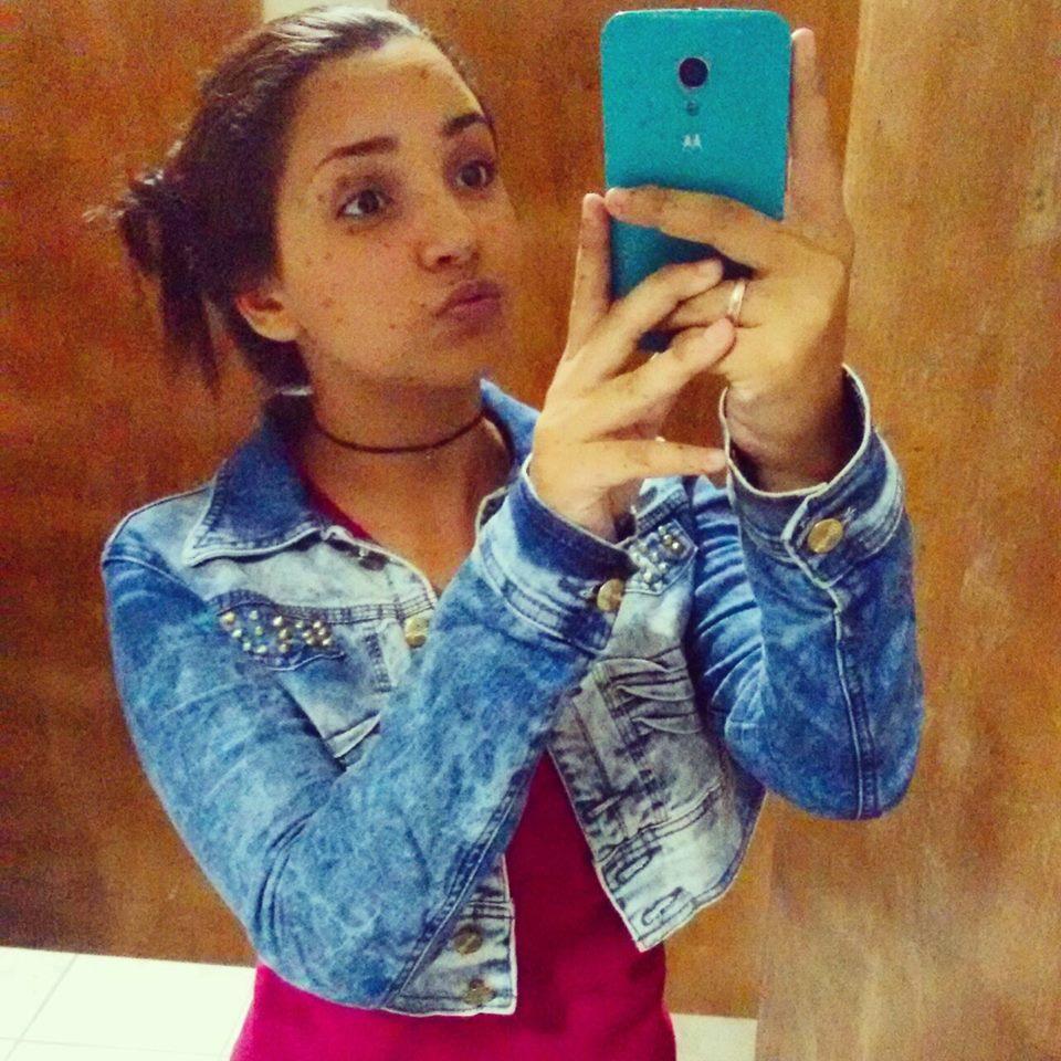 Não se esforce para mostrar quem você é para as pessoas. Elas só enxergam o que querem ver. Sempre. ✌✌