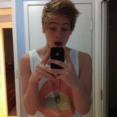 follow @tcnightaluke please xx