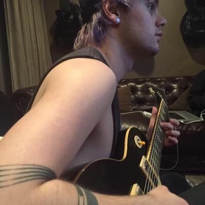 free follow from @vibesfor5sos so go follow her!
