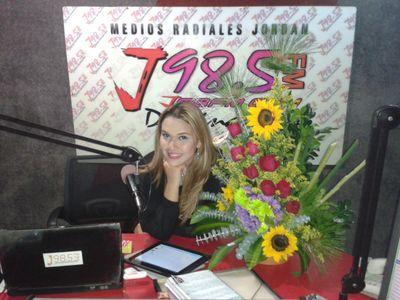 ROMANCE  programa radial,con las mas bellas canciones y acertados consejos que te acercan a esa persona especial por  J98.5fm CON GÉNESIS MORA