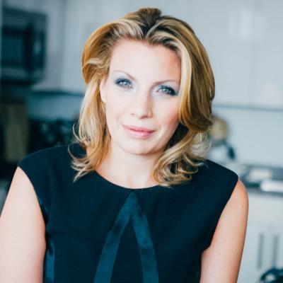 Founder & Creative Director of ASTOURI. A multifunctional, multi-seasonal, multi-benefit community apparel brand for women.