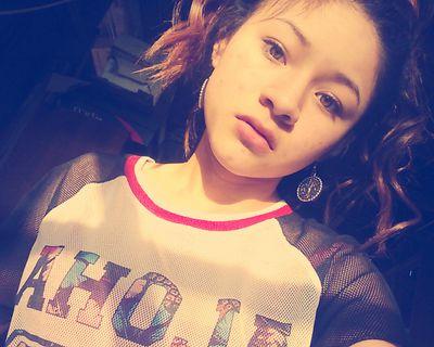single ✊ kik: Yoogirl21