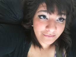 No me tires con piedrecitas que me vas a lastimar, tirame con besitos qus me vns a enamorar.