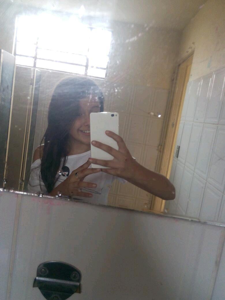 Crepúsculo me ensinou que o amor verdadeiro existe, Miley me ensinou que todos temos um lado louco, Justin me ensinou que to menininho vira homem um dia ♥