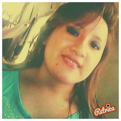 Universitaria, buena amiga, lucho x lo q kiero siempre...Emelexista a muerte..