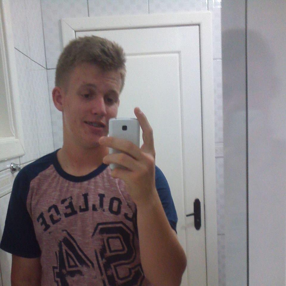 Chegou do nada para se tornar tudo para mim :3