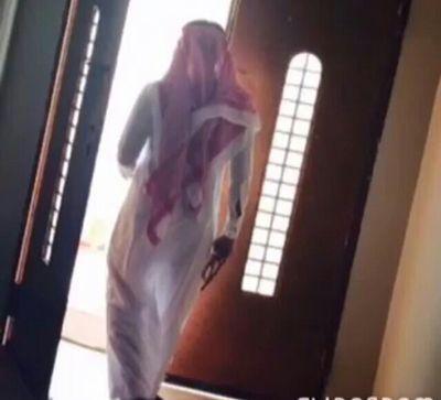 ‏سمعت أن الموتى يشعرون بنا فابتسمت و تذكرته اشتقت له ثم بكيت..اللهم ارحم ميتا مازال ينبض داخلي .♥