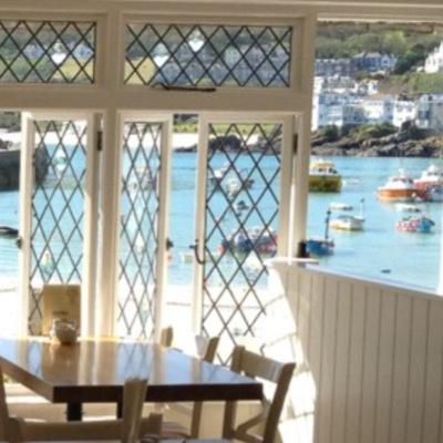 From fine teas, cakes and linger-longer lunches, to candlelight, cocktails & deliciously different dishes by night, step in & discover St Ives' secret.