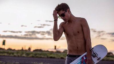 Love me.   ||      Louis William. ||    ig: yerayrodriguez_
