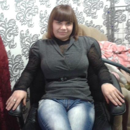 Замужем. Есть дочь.