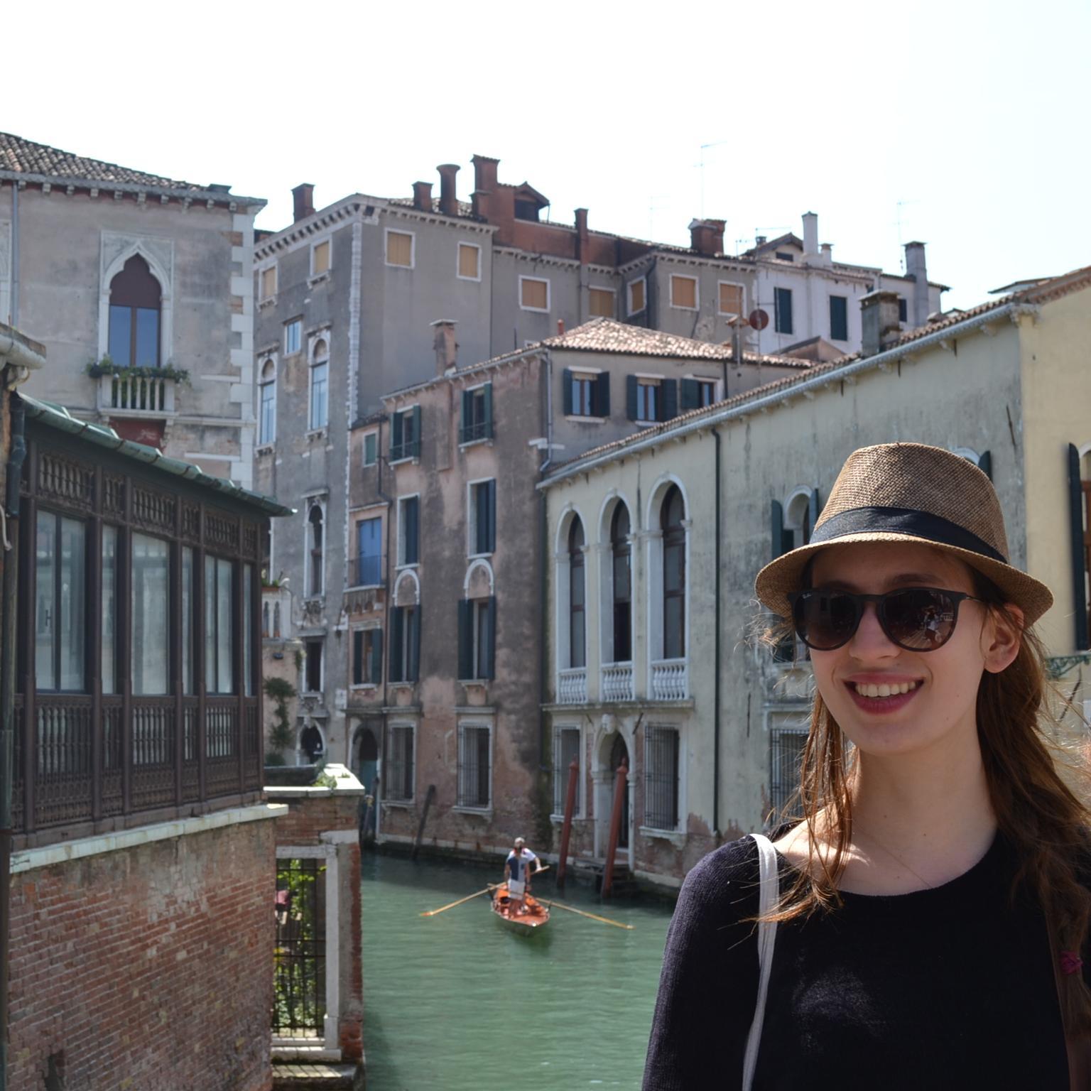 gozdeakgunn's profile picture. 