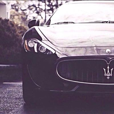 Always Wondered What It's Like To Be A Billionaire? Just Follow This Account ♕